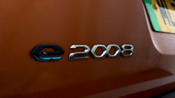 Peugeot E-2008 GT PREMIUM
