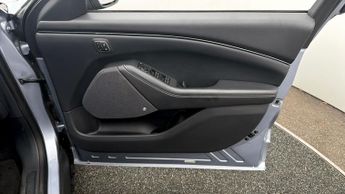 Ford Mustang Mach-E BASE