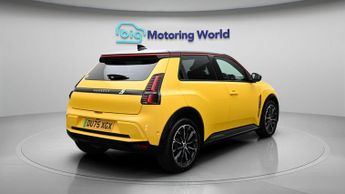 Renault 5 E-Tech electric ICONIC E-TECH