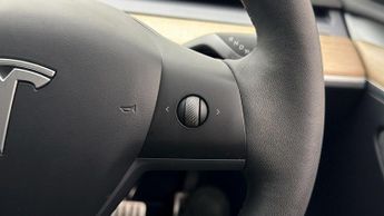 Tesla Model Y PERFORMANCE AWD