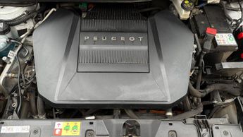 Peugeot E-2008 GT