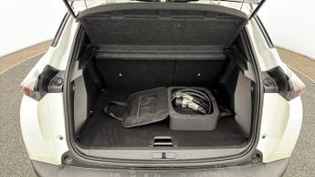 Peugeot E-2008 GT