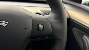 Tesla Model Y BASE
