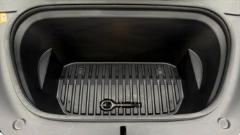 Tesla Model Y BASE