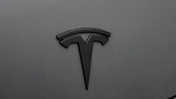 Tesla Model Y BASE