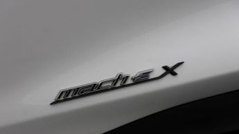 Ford Mustang Mach-E BASE