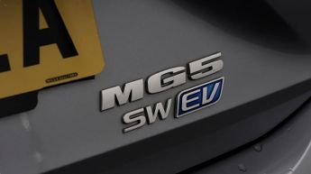 MG MG5 EXCLUSIVE
