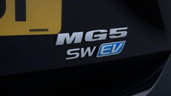 MG MG5 EXCLUSIVE
