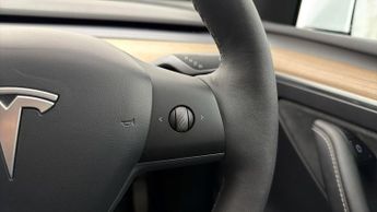 Tesla Model Y BASE