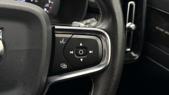 Volvo XC40 T3 R-DESIGN