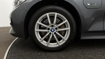BMW 3 Series 330E SE PRO
