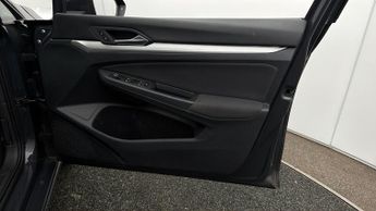 Volkswagen Golf LIFE TDI DSG