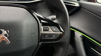 Peugeot E-2008 GT PREMIUM