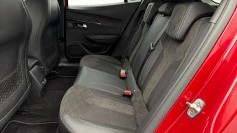 Peugeot E-2008 GT PREMIUM