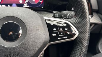 Volkswagen Golf R-LINE ETSI DSG