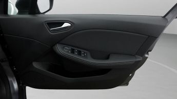Renault Clio E-TECH ENGINEERED