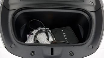 Tesla Model Y BASE