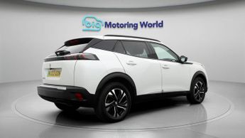 Peugeot E-2008 ALLURE PREMIUM