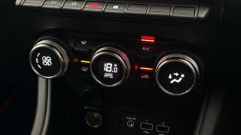Renault Captur TECHNO E-TECH