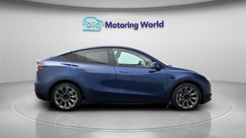 Tesla Model Y LONG RANGE AWD