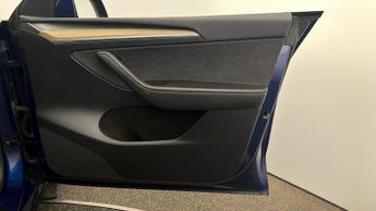 Tesla Model Y LONG RANGE AWD