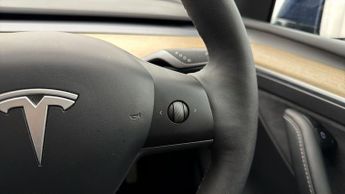 Tesla Model Y BASE