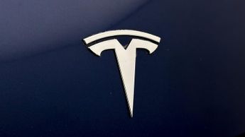 Tesla Model Y BASE