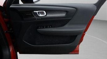 Volvo XC40 RECHARGE T5 R-DESIGN PRO