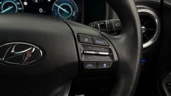 Hyundai KONA PREMIUM