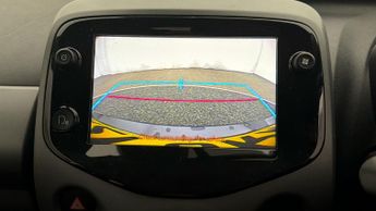 Toyota AYGO VVT-I X-PLAY X-SHIFT TSS