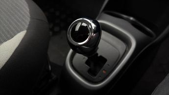 Toyota AYGO VVT-I X-PLAY X-SHIFT TSS