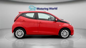 Toyota AYGO VVT-I X-PLAY X-SHIFT TSS