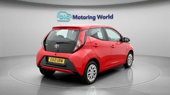 Toyota AYGO VVT-I X-PLAY X-SHIFT TSS