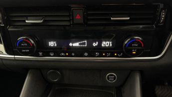 Nissan Qashqai DIG-T N-CONNECTA DCT