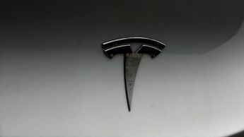 Tesla Model Y BASE