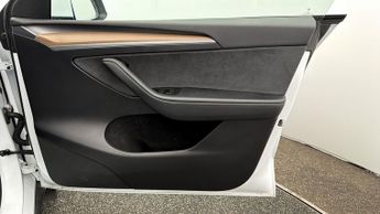Tesla Model Y BASE