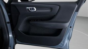 Volvo XC40 RECHARGE T4 R-DESIGN