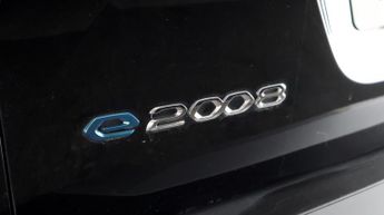 Peugeot E-2008 GT