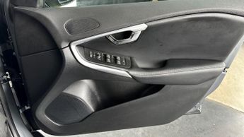 Volvo V40 T2 R-DESIGN NAV PLUS