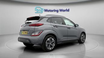 Hyundai KONA PREMIUM