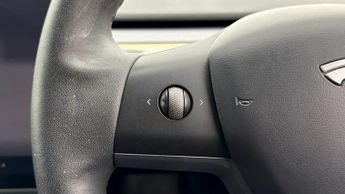 Tesla Model Y BASE