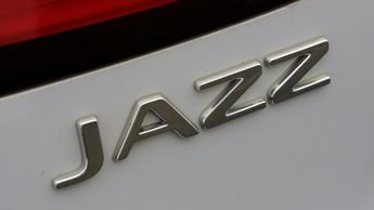 Honda Jazz I-MMD EX