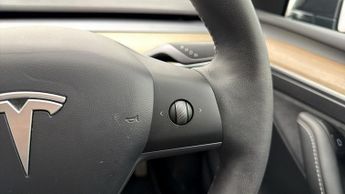 Tesla Model Y BASE