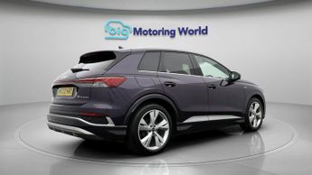 Audi Q4 e-tron S LINE