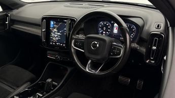 Volvo XC40 B4 R-DESIGN PRO