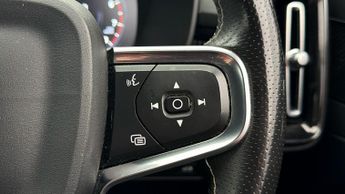 Volvo XC40 B4 R-DESIGN PRO