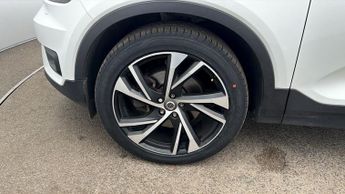 Volvo XC40 B4 R-DESIGN PRO