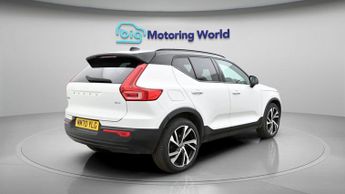 Volvo XC40 B4 R-DESIGN PRO