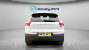 Volvo XC40 B4 R-DESIGN PRO