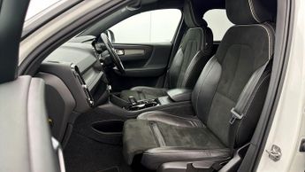 Volvo XC40 B4 R-DESIGN PRO